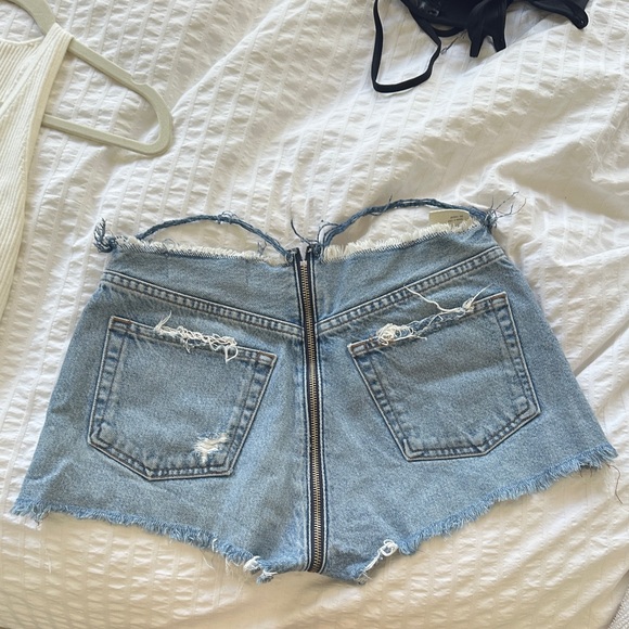 Reformation zip around jean shorts - Picture 3 of 3
